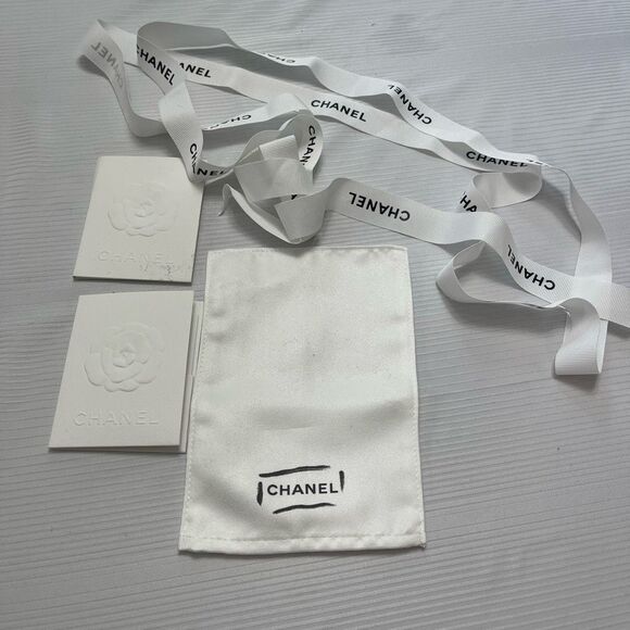 CHANEL HANDBAG CLEANING SOFT CLOTH and WHITE RIBBON - Picture 1 of 6